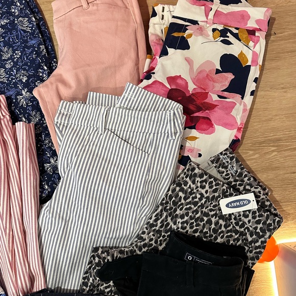 19 Pairs of Old Navy Pixie Pants, and some of gaps version of the same pants - Picture 6 of 8